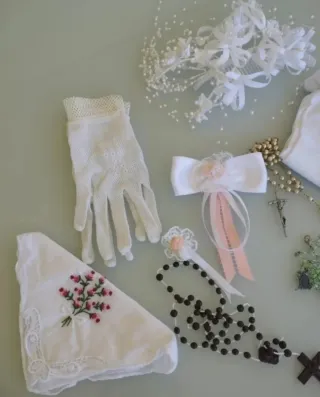 Tocado, guantes y rosarios comunión/boda