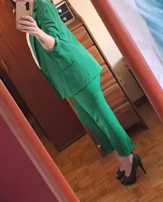 Traje de chaqueta y pantalón verde