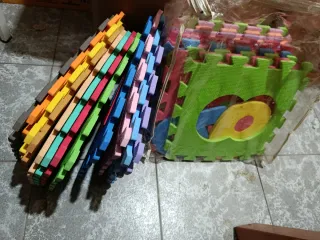 Piezas suelo puzzle espuma colores