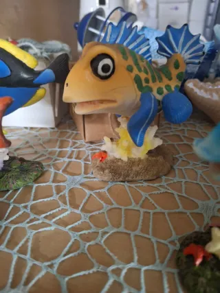 20 pesci tropicali misti in resina