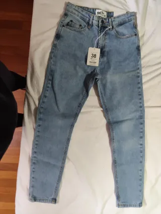 Pantalón vaquero chico talla 38 con etiqueta