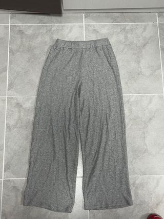 Pantalón ancho gris de canalé