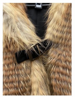 Chaleco de piel de zorro Just Cavalli con capucha