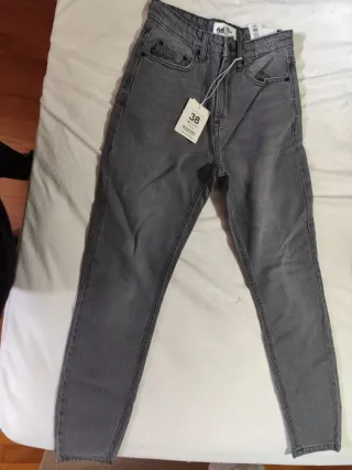 Pantalón gris talla 38 sin estrenar