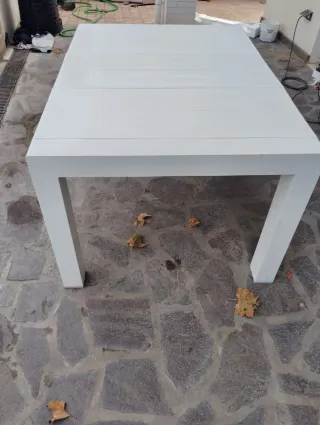 Tavolo da giardino smontabile bianco