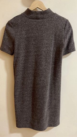 Vestido Zara cuello alto manga corta