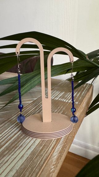 Pendientes largos de cuentas azules