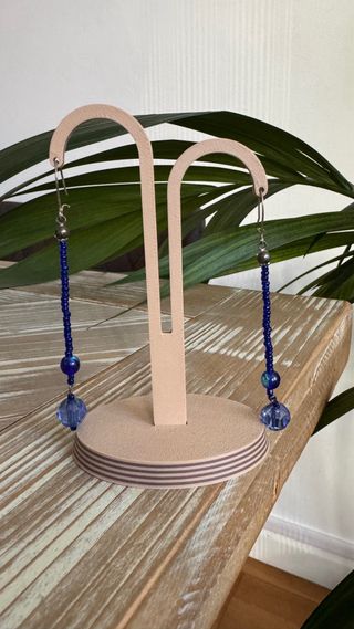 Pendientes largos de cuentas azules