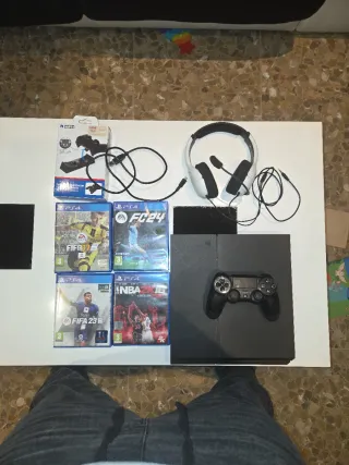 PS4 (PlayStation 4) Negra + 4 Juegos + Auriculares