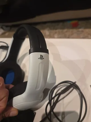 PS4 (PlayStation 4) Negra + 4 Juegos + Auriculares