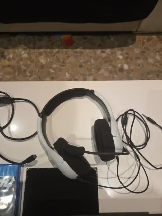 PS4 (PlayStation 4) Negra + 4 Juegos + Auriculares