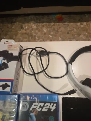 PS4 (PlayStation 4) Negra + 4 Juegos + Auriculares
