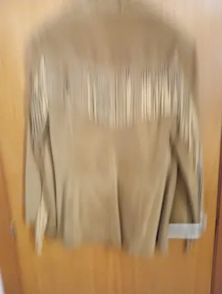 Chaqueta de piel con flecos