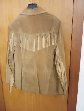 Chaqueta de piel con flecos