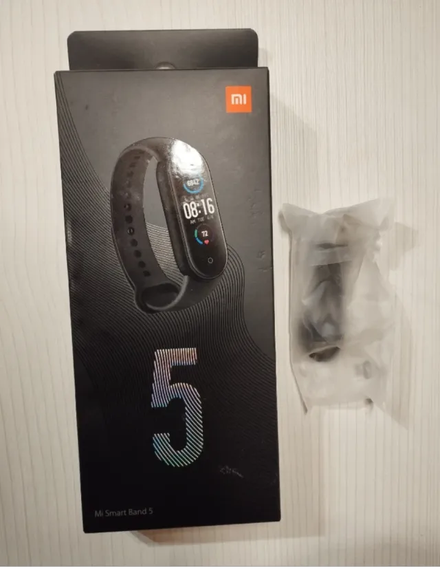 Caja y cargador Xiaomi Mi Smart Band 5 Negra.