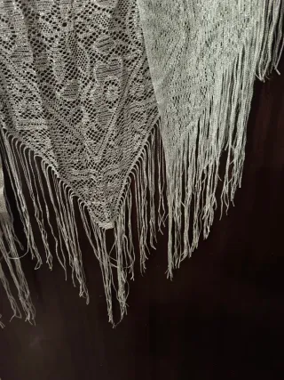 Sciarpa scialle argento con frange