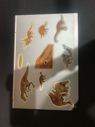 Portátil HP Plata con Pegatinas de Dinosaurios