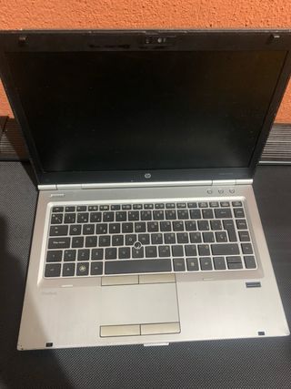 Portátil HP Plata con Pegatinas de Dinosaurios