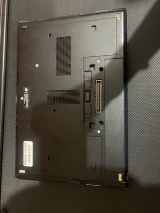 Portátil HP Plata con Pegatinas de Dinosaurios