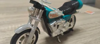 Moto Harley-Davidson Plata y Verde