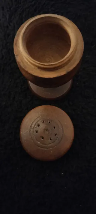 Antico diffusore di aromi in legno