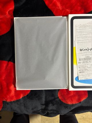 iPad Apple A16 con custodia