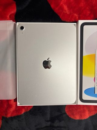 iPad Apple A16 con custodia