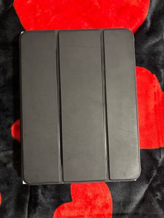 iPad Apple A16 con custodia