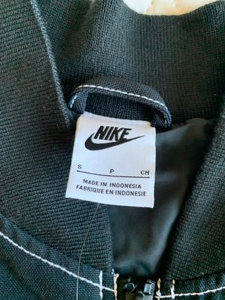 Chaqueta Nike cargo oversize estampado negro (T. S