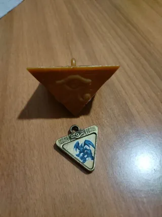 Yu-Gi-Oh! Drago Nero Piramide e amuleto