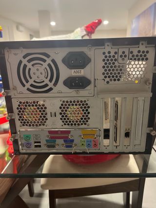 PC/Servidor compacto diseño