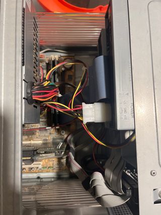 PC/Servidor compacto diseño