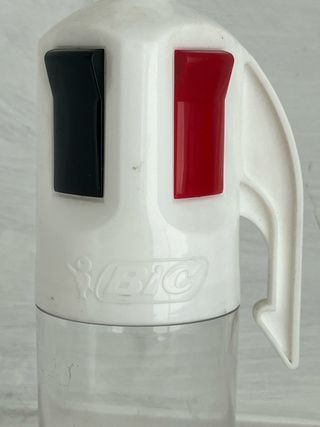 Porta penne BIC trasparente con dettagli colorati