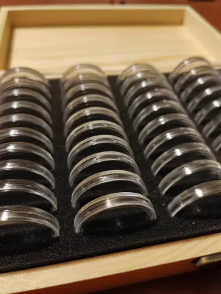 Scatola portamonete in legno con incisione