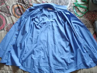 Camisa azul de vestir