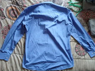 Camisa azul de vestir