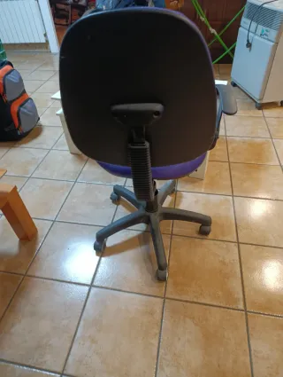Silla de oficina ergonómica púrpura