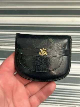 Pequeño monedero antiguo de piel