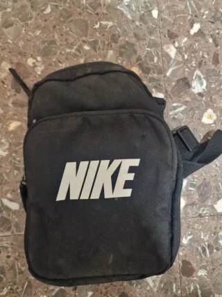 Riñonera Nike Negra Compacta