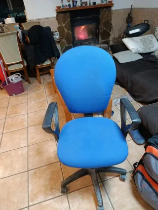Silla de escritorio azul y negra
