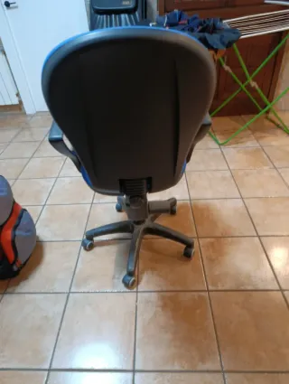 Silla de escritorio azul y negra