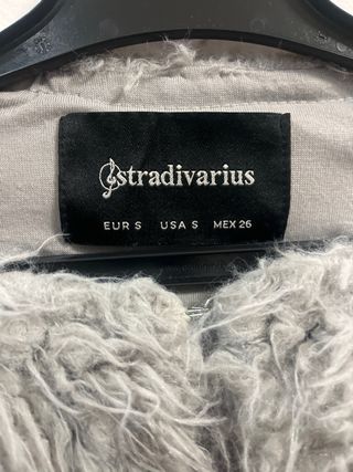 Chaqueta pelo gris Stradivarius Talla S