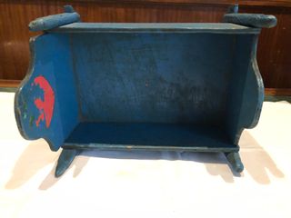 Antigua cuna balancín madera pintada 26x20x23,5 cm