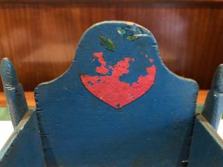 Antigua cuna balancín madera pintada 26x20x23,5 cm