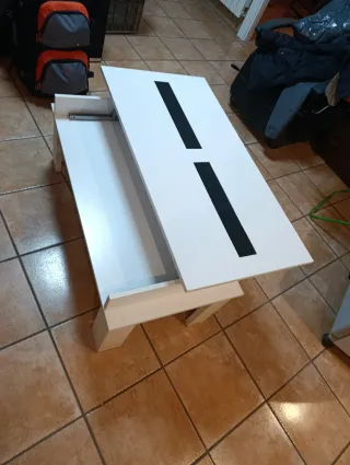 Mesa de centro elevable blanca y negra