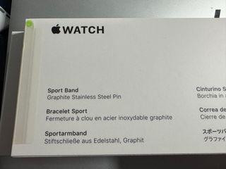 Apple Watch Series 8 con cargadores y correas