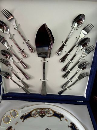 Set de Platos y Cubiertos Aniversario