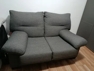 Sofá 2 plazas gris tela seminuevo