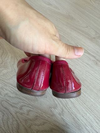 Bailarinas manoletinas UTERQÜE charol rojo