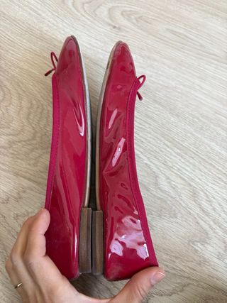 Bailarinas manoletinas UTERQÜE charol rojo